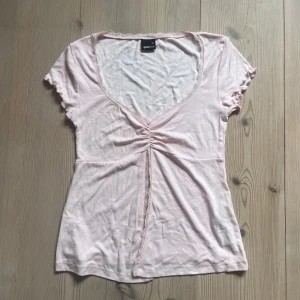gina tricot topp - helt oanvänd, bara testad 💘pris kan diskuteras!!