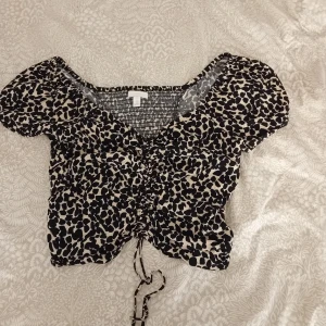 T-shirt  - Välldigt fin leopard t-shirt som nästan aldrig ä använd