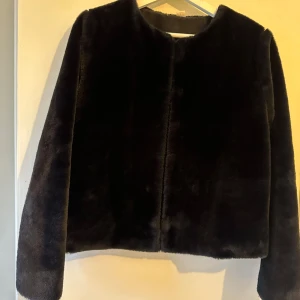 Päls jacka  - Svart Päls jacka i bra skick 