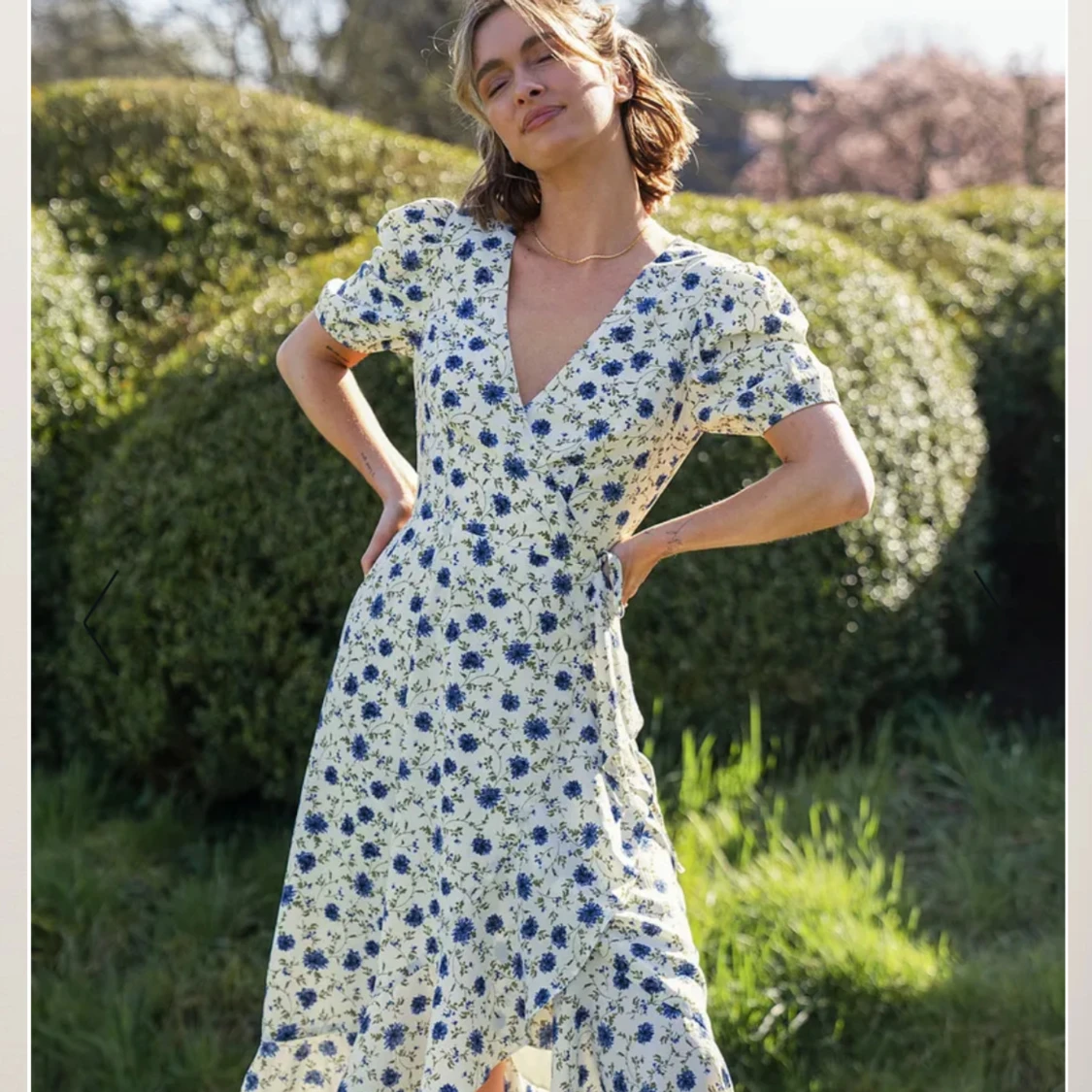 Blommig omlottklänning från NA-KD - 92