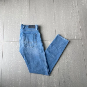 Replay hyperflex anbass - Säljer nu dessa riktigt snygga replay jeans som är hyperflex och i riktigt bra skick, storlek W31 o L32, skriv vid frågor o funderingar🙌🏼
