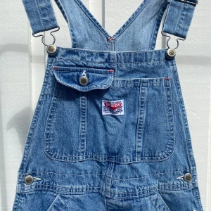 Vintage denim overall  - Supersnygg jeansoverall i mycket bra skick. Storlek xs men stor i storleken