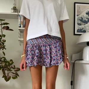 Kjol - Jättefin kjol, helt ny oanvänd  