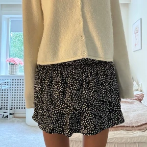 Blommig volang kjol 🫶🏼 - Söt volang kjol💖💖 Passar XS-S