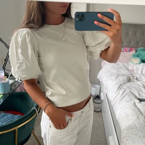 Tröja!  - Så fin tröja som är ”lyxig” i materialet från märket Gestuz.