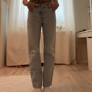 Levi’s 501 - Jättesnygga ljusblå Levi’s 501 utan några synliga skavanker🩵 Nypris: 1249kr Storlek: W24 L30 Hör av dig om du har några frågor!😊