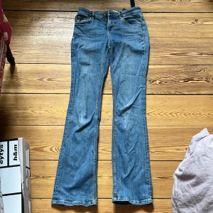 Lågmidjade Bootcut  - Lågmidjade Bootcut jeans från zara, i mycket bra skick❤️