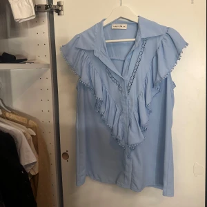 Blå blus/topp  - Jättefin knappt använd