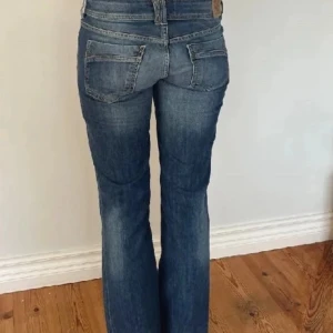 Lågmidjade jeans - Lågmidjade jeans från Tommy hilfiger köpt second hand 💖 storlek 27/32 