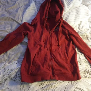 zip up - Snygg vin röd zip upp tröja bara använda typ två tre gånger