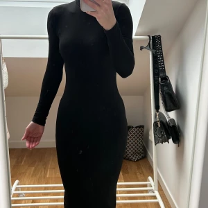 NLYONE klänning - Klänning från Nelly som inte används längre. Sparsamt använd. 🩷