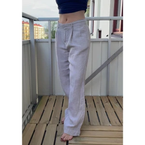 Jättefina linnebyxor - Superfina beiga linnebyxor från Gina Tricot. Perfekta nu till sommaren! Bra skick! 