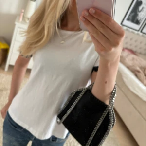 topp - säljer denna basic topp från zara❤️