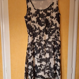 Klänning  - Klänning från only. Står inte storlek i men jag har s/m och den passar mig perfekt. Inga defekter 