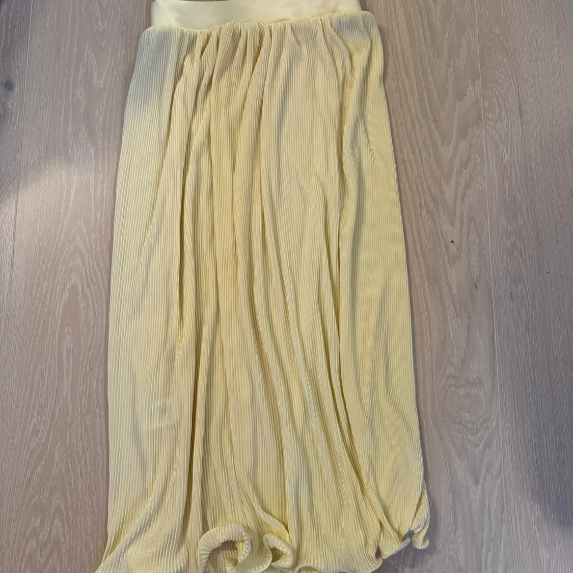 Gul somrig långkjol