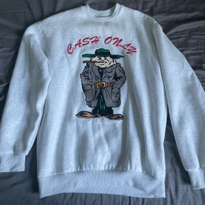 Cash Only Sweatshirt - Säljer dena Cash Only Sweatshirten i storlek S, ny pris  900, säljer pga jag inte använder den