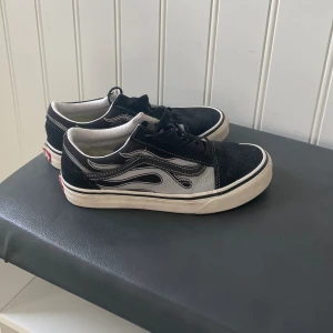 Vans skor, helt nya  - Bra skick, endast använda vid fåtal tillfällen, nypris 1000kr. Säljer de för 250kr 