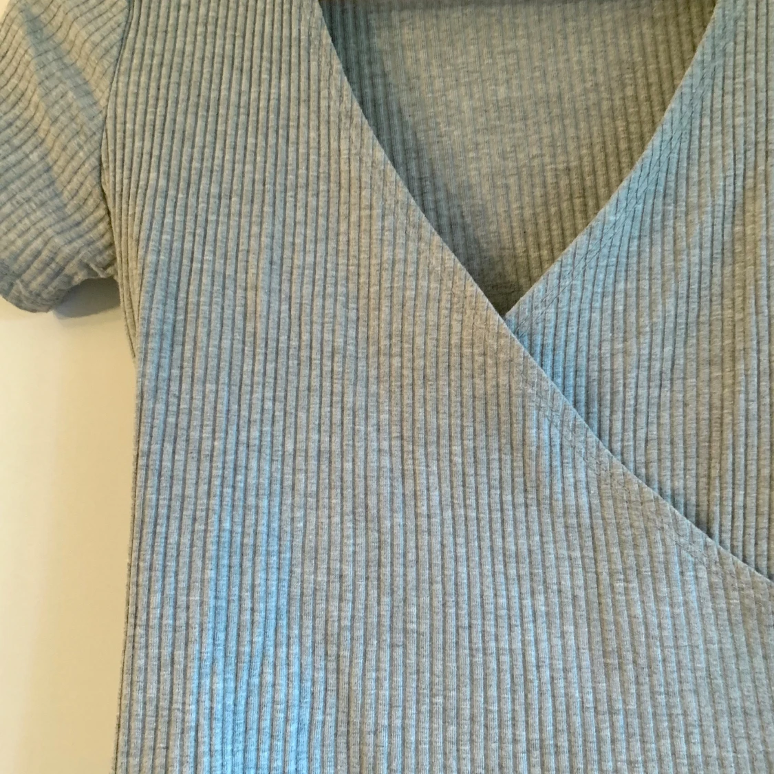 Grå ribbad tröja - 90