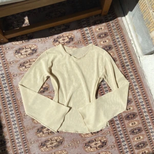 Beige meshtopp - Superfin beige meshtopp i fint skick, storlek XS💕