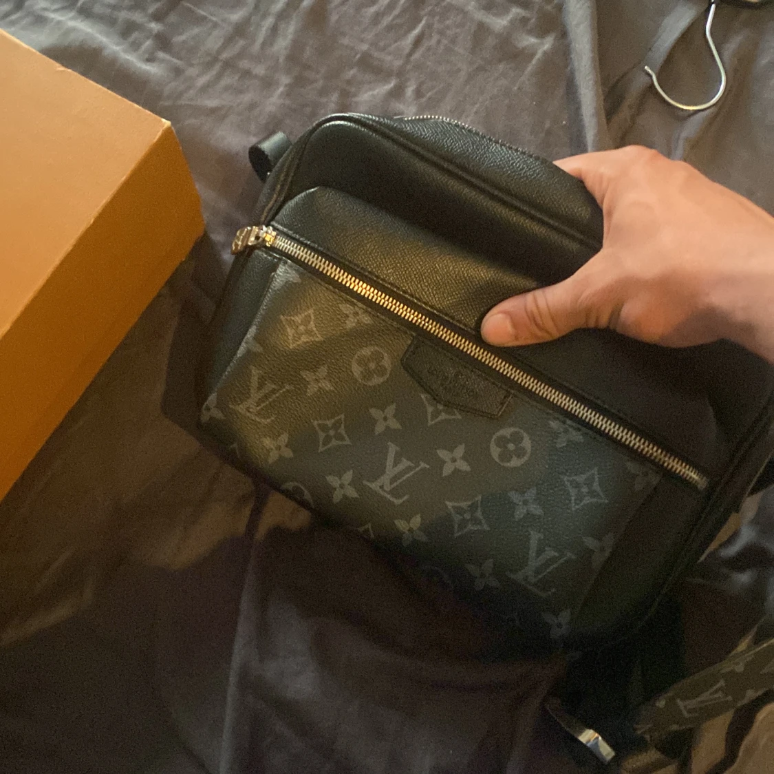 Lv väska äkta - 90