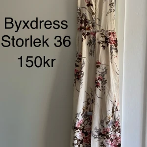 Jumpsuit  - Säljer helt ny jumpsuit, aldrig använd 