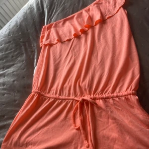 Jumpsuit  - Skönt material, mjuk. 