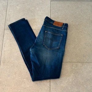 Tiger of Sweden Pistolero - Tiger of Sweden | skick 9/10 | Size - 32/34 | Modell - Pistolero | Nypris - 1600 kr | Fraktar via PostNord eller instabox på köparens bekostnad | Om du har några frågor eller funderingar tveka inte att höra av dig!