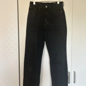 Jeans - Jeans från weekday, knappt använda. Ordinariepris runt 500-600 kr. Storlek 26/32 🔥