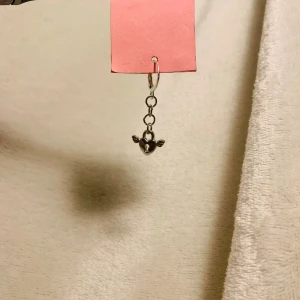 Heart lock🩷 - Ett perfekt örhänge att ge bort till sin mamma, bästis eller varför inte syskon! Säljs styckvis🎀🩷