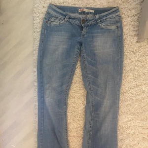 Intressekonflikt på mina jeans! Säljer vid bra bud!💕 - De finaste jeansen från only! Buda gärna! Bra skick, inga defekter o är så sköna!💕 hör av er vid frågor