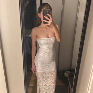 Spets klänning  - Oanvänd 