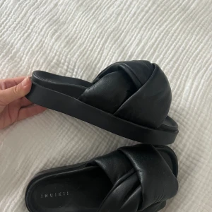 Inuikki tofflor - Nypris 2500kr, testat och gå i dom endast. 