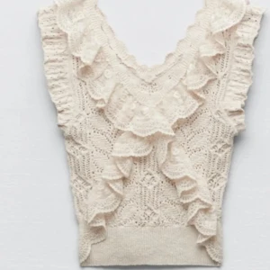 SÖKER!!!! - Jag söker den här jätte fina tröjan från Zara i helst storlek Xs men S funkar lika bra vi kan diskutera priset senare.