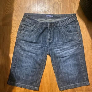 Shorts  - LowriseJorts säljes då de tyvärr inte passar mig med jättefina fickor 