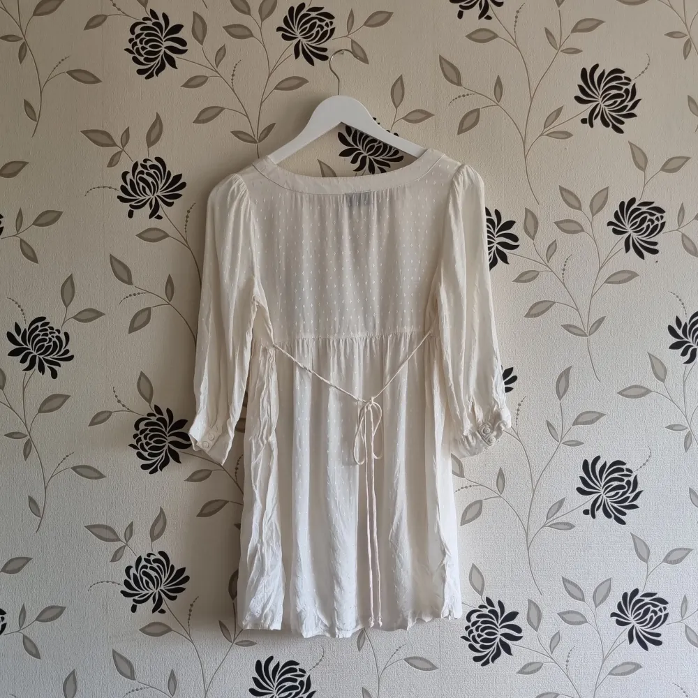 Soaked in Luxury, vit blus, Strl: XS/34. Fin topp, ej använd!. Puserot.
