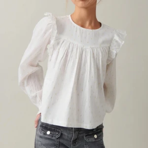 Blus - Säljer en jättefin blus! Kostar 249 på Gina men säljer de för 190kr!🫰🏽