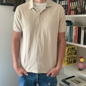 Piké  - East West pike Beige Storlek:M Cond 10/10✅ Skriv ifall ni undrar något📩