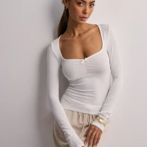 Topp - Nytt skick. Köparen står för frakten 