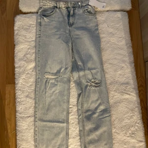 Raka jeans  - Sjukt snygga raka jeans aldrig använda 