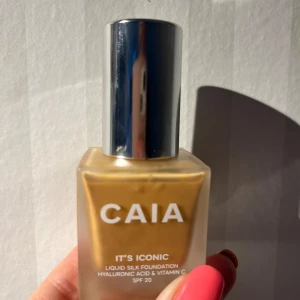 Caia foundation 3w  - Använd kanske tio ggr. Fel färg. 