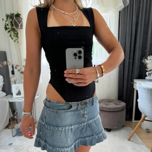 Svart body - Så snygg svart body som passar perfekt till finare tillfällen😇😇