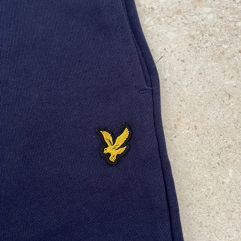 Ett par lyle&scott sweat shorts i färgen navy, fick dom i present men dom va för små, helt nya, testade 1 gång, nypris 549kr.. Shorts.