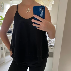 Svart volang linne - Svart volang linne