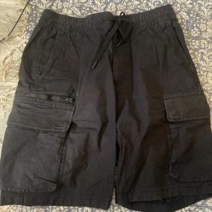 H&M cargo shorts  - Bra skick inte använt så lyckträff 