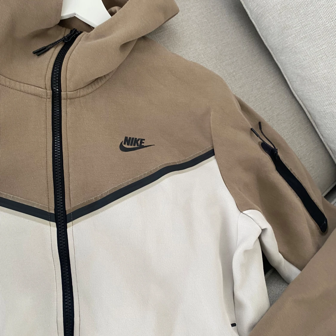 Nike Tech brun - vit - 90