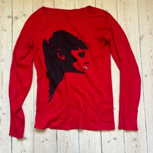 Y2k tröja  - Superfin långärmad tröja med fint tryck!! Skriv ifall du har frågor❤️❤️ 