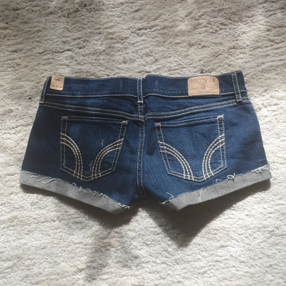 Low rise hollister shorts - 90