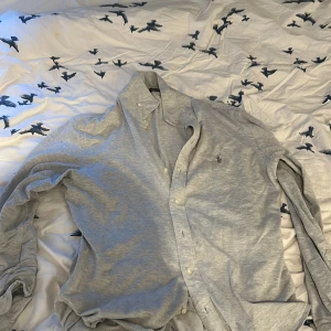 Ralph lauren skjorta  - Linne skjorta i storlek L från Ralph Lauren! Perfekt nu under sommarn! 