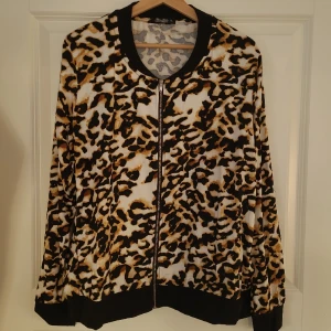 Mys dress - Aldrig använd mysdress med jacka och byxa.  Polyester & Spandex 