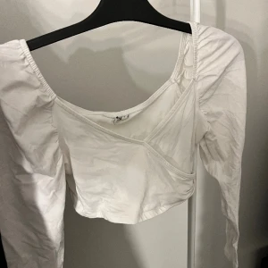 Topp från Nelly - Jättefin topp från Nelly som passar till antingen vardagen eller till något speicellt tillfälle. Skriv vid frågor❤️